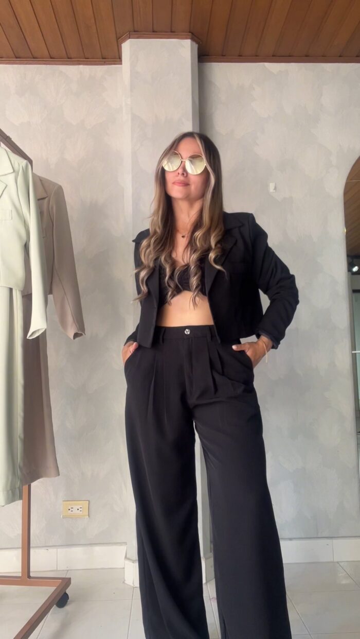 Ref. 074: Blazer corto y Pantalón recto - negro - Image 1