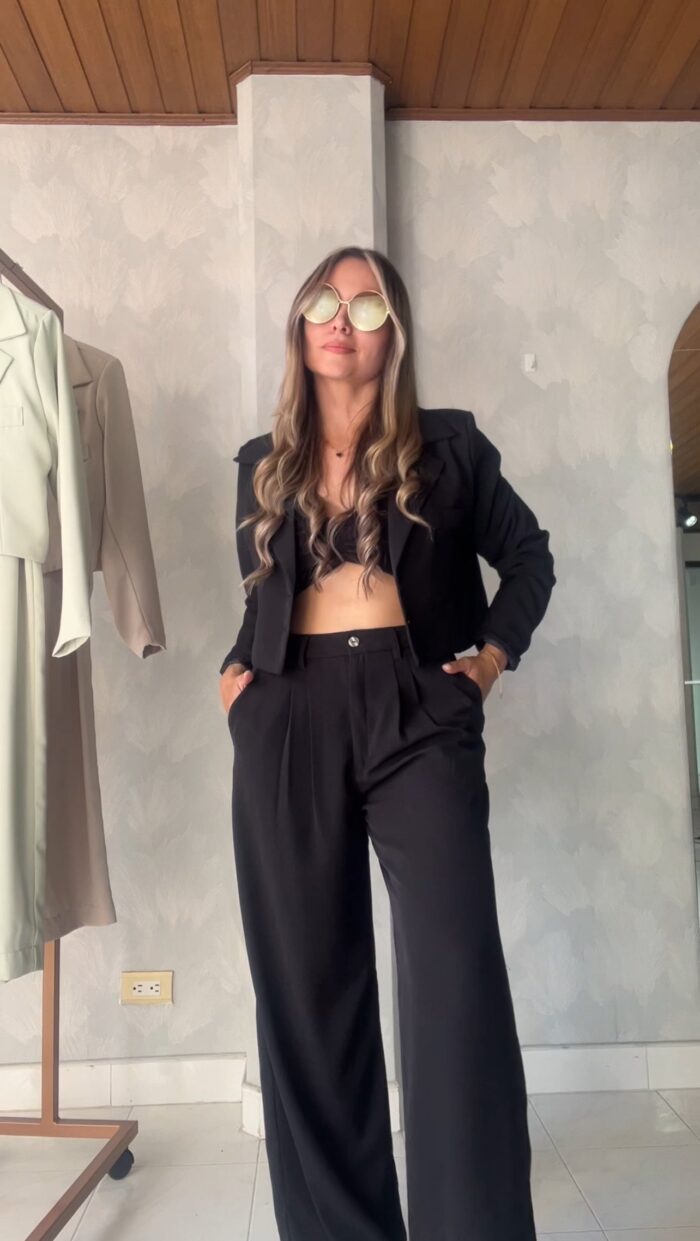 Ref. 074: Blazer corto y Pantalón recto - negro - Image 4