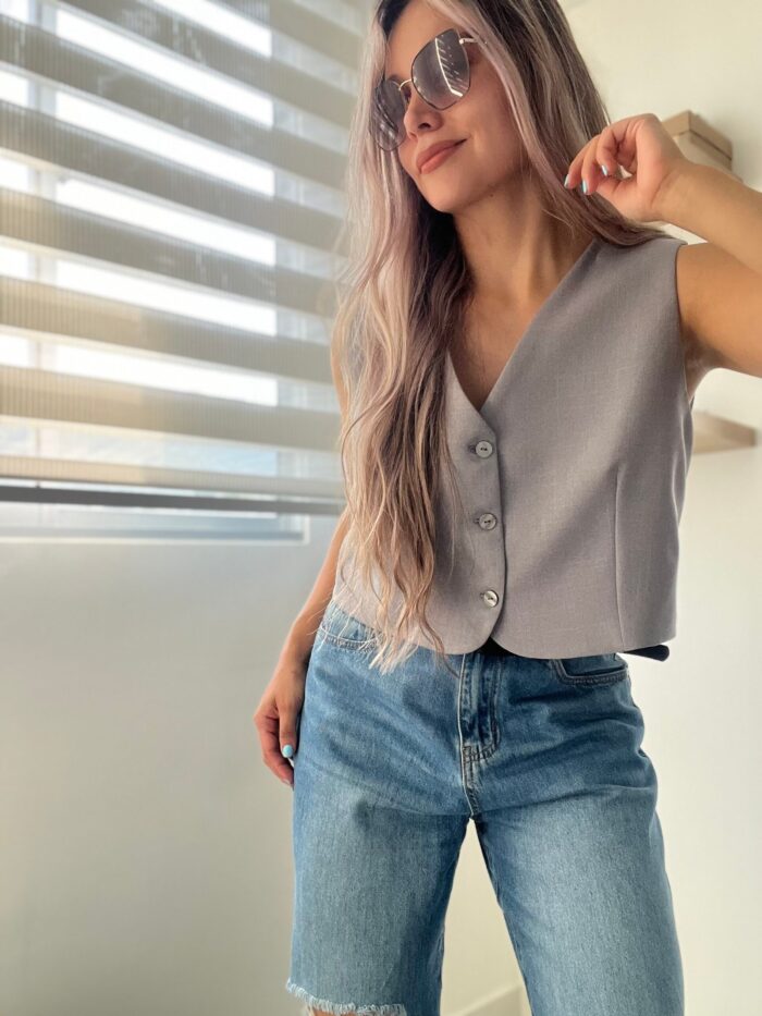 Ref. 025: Chaleco corto con tira posterior - gris claro - Image 1