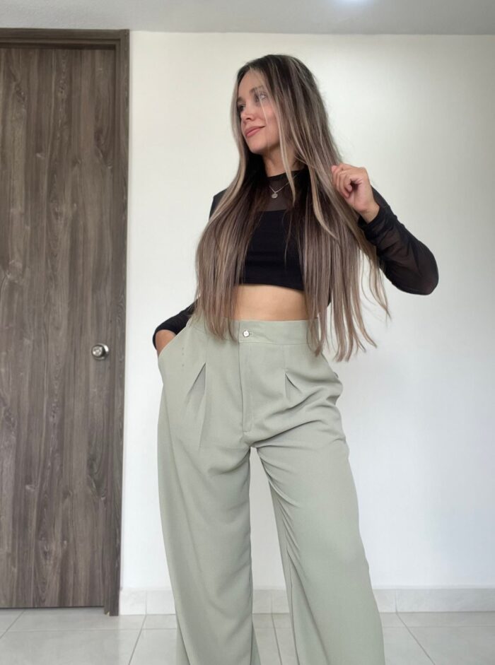 Ref. 015: Pantalón corte clásico en color verde nude - Image 1