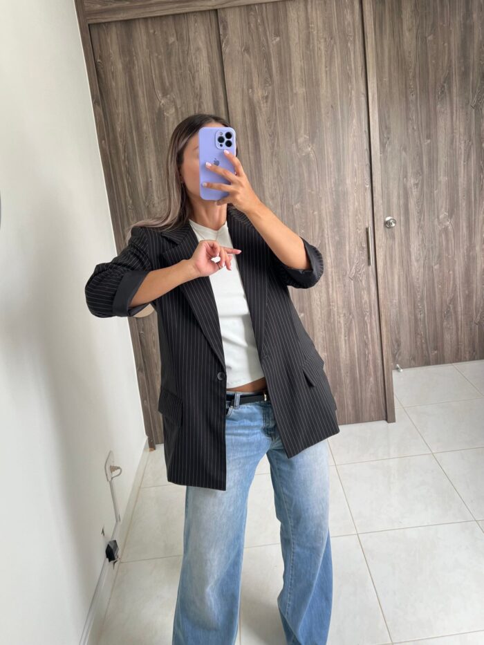 Ref. 050: Blazer semioversize manga 3/4 - negro con rayas - Image 2