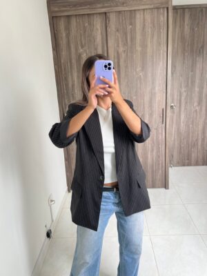 Ref. 050: Blazer semioversize manga 3/4 - negro con rayas - Image 6