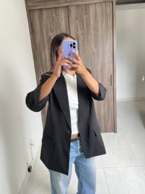 Ref. 050: Blazer semioversize manga 3/4 - negro con rayas - Image 5