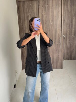 Ref. 050: Blazer semioversize manga 3/4 - negro con rayas - Image 4