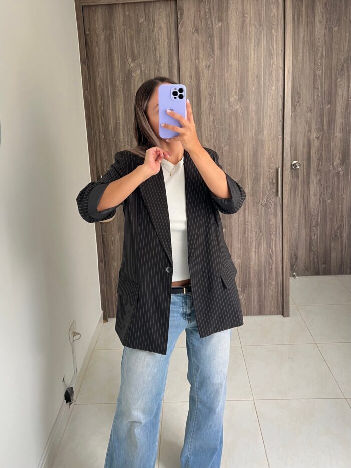 Ref. 050: Blazer semioversize manga 3/4 - negro con rayas - Image 4