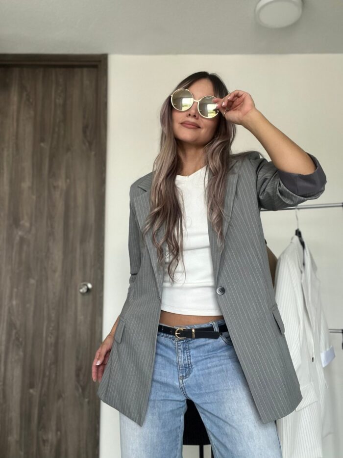 Ref. 050: Blazer semioversize manga 3/4 - gris con rayas - Image 3
