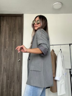 Ref. 050: Blazer semioversize manga 3/4 - gris con rayas - Image 4