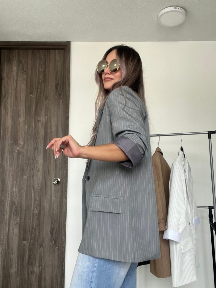 Ref. 050: Blazer semioversize manga 3/4 - gris con rayas - Image 4
