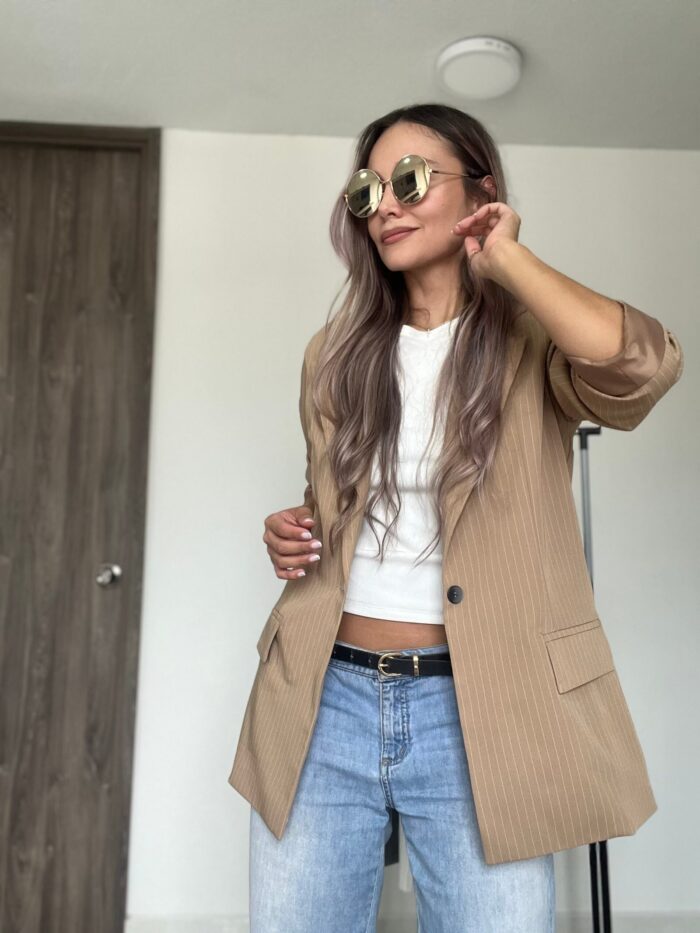Ref. 050: Blazer semioversize manga 3/4 - camel con rayas - Image 4