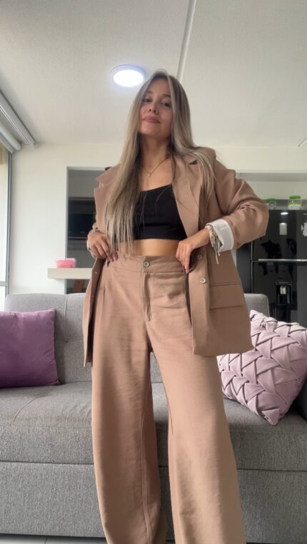 Ref. 059: Pantalón clásico ancho de 1 prense - color café nude