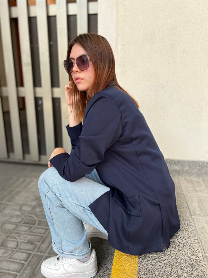 Ref. 010: Blazer semioversize en color azul oscuro - Image 11