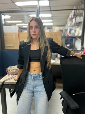 Ref. 008: Blazer semioversize manga 3/4 en color negro - Image 8