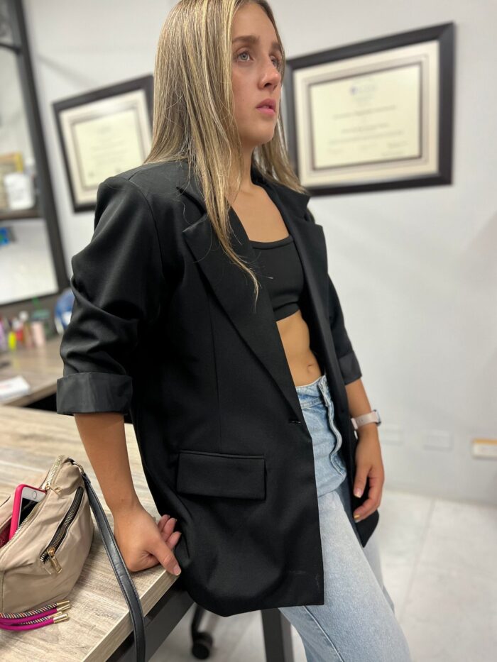 Ref. 008: Blazer semioversize manga 3/4 en color negro - Image 7