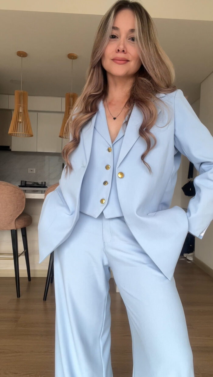 Ref. 085: Blazer, Chaleco cuello y Pantalón clásico - azul bebé - Image 10