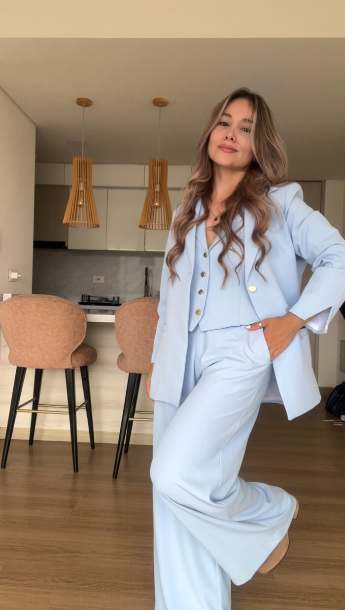 Ref. 085: Blazer, Chaleco cuello y Pantalón clásico - azul bebé - Image 13