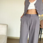 Ref. 090-2:Pantalon Clásico con prenses-Gris Rayas