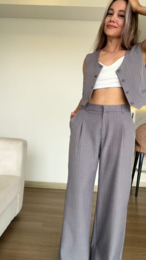 Ref. 090:Chaleco Corto y pantalon clasico con prenses-Gris Rayas