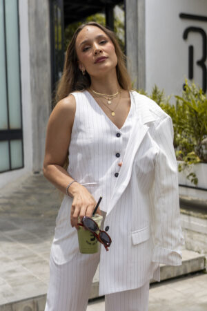 Ref.093:Blazer, Chaleco y Pantalón Clásico- Blanco Con Rayas - Image 10